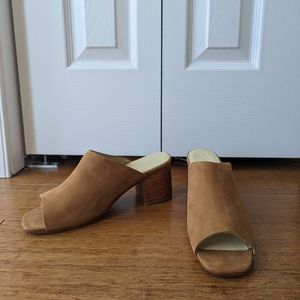Womens NISOLO Paloma open toe tan mules, size 9